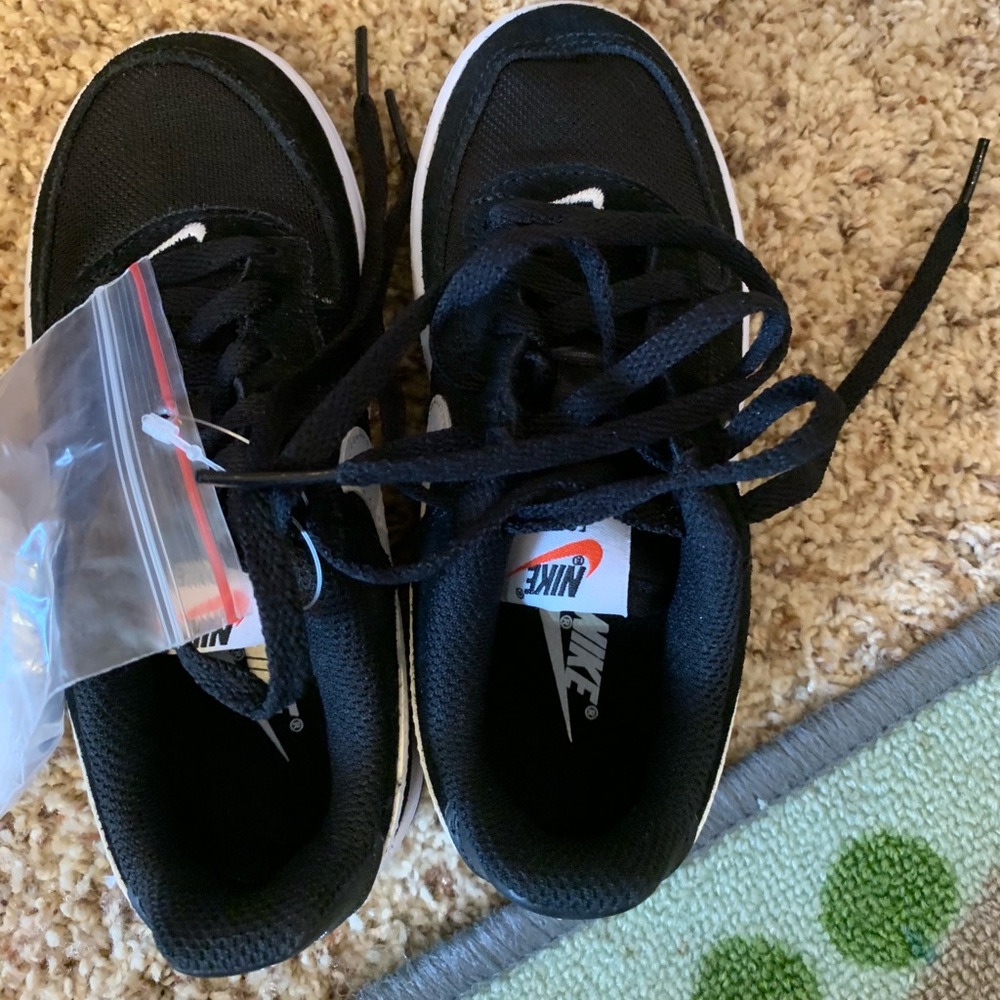 NIKE -Brand new size 11c toddler shoes